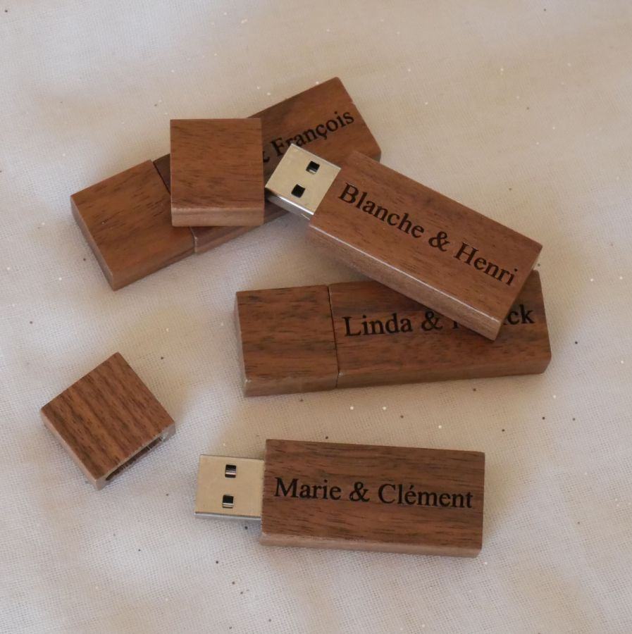 Petite clé USB en bois Noyer gravée à personnaliser