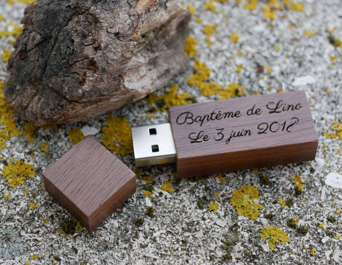 Petite clé USB en bois Noyer gravée à personnaliser