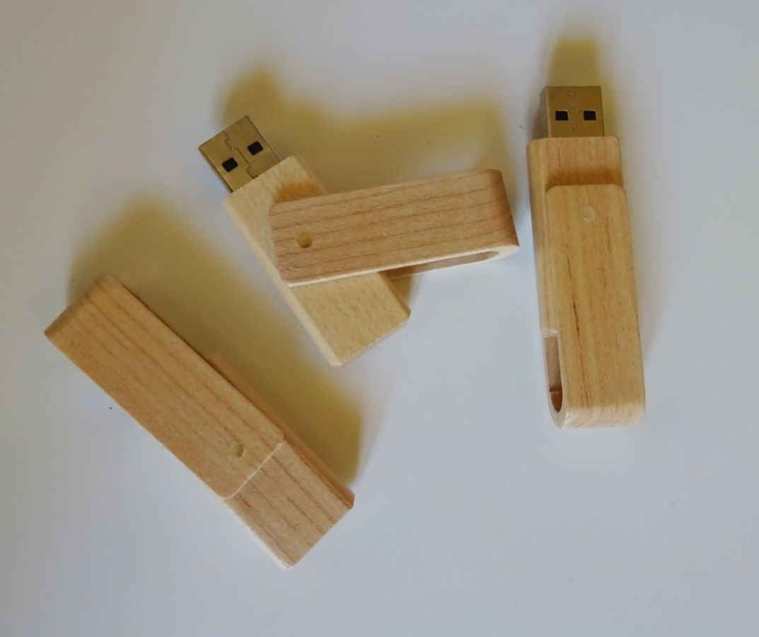 Petite clé USB en bois  à personnaliser par gravure