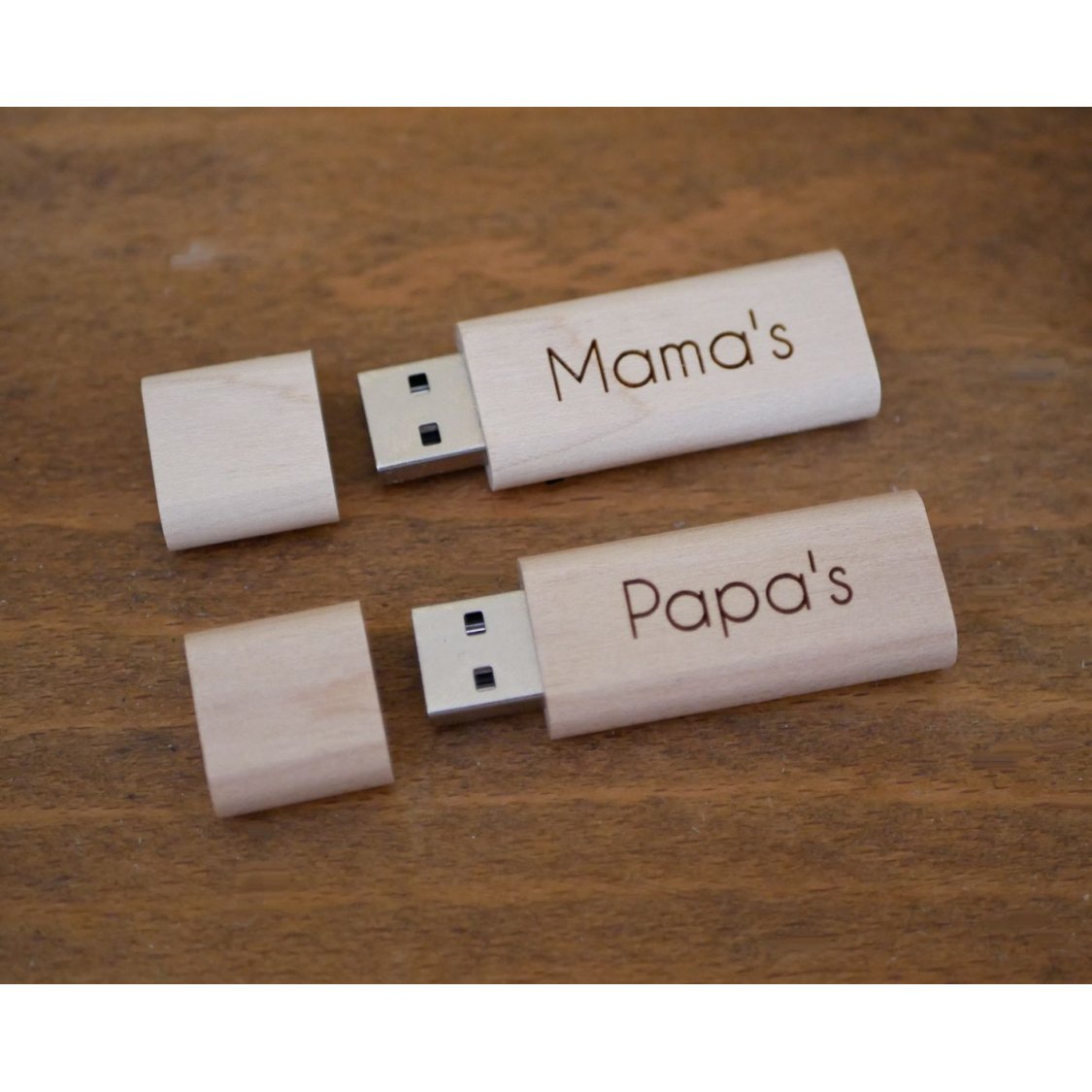 Petite clé USB en bois brut gravée à personnaliser