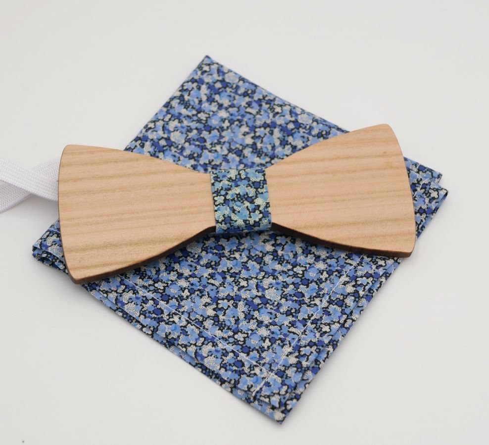 Pochette Liberty Pepper Bleu + chouchou + noeud papillon en bois personnalisable