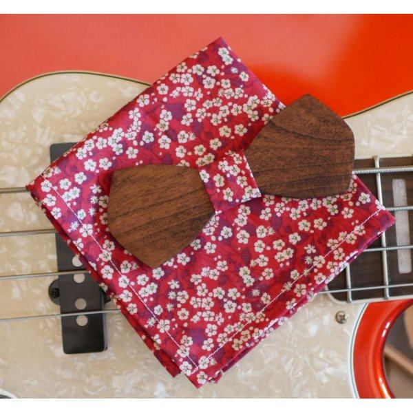 Noeud papillon en bois et pochette de costume en Liberty Rouge 