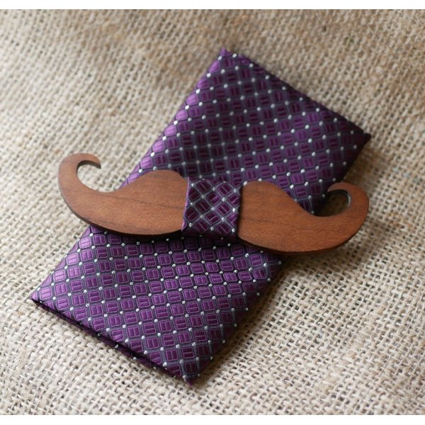 Pochette satinée Violet et noeud papillon en bois au choix
