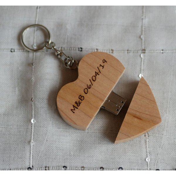 Porte clef USB coeur en bois grav&eacute;e &agrave; personnaliser de 128 Go