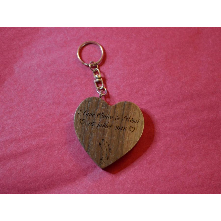 Porte clef USB coeur en bois sombre gravée à personnaliser