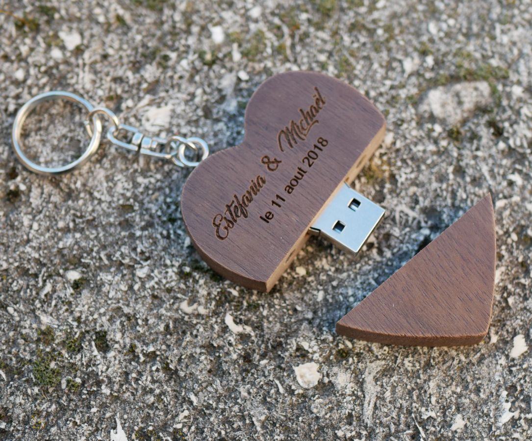 Porte clef USB coeur en bois sombre gravée à personnaliser