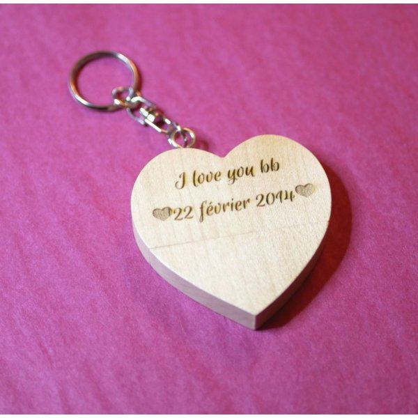 Porte clef USB coeur en bois grav&eacute;e &agrave; personnaliser de 128 Go