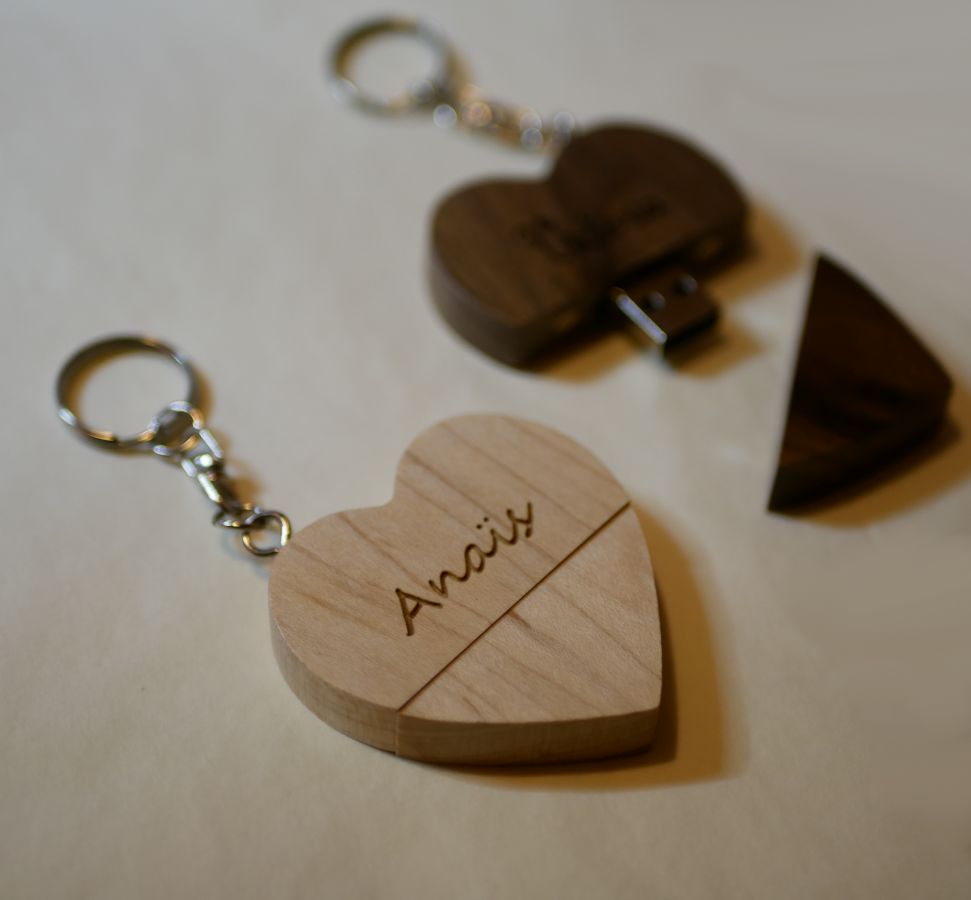 Porte clef USB coeur en bois gravée à personnaliser