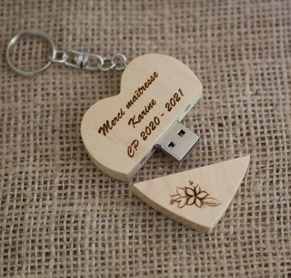 Porte clef USB coeur en bois gravée à personnaliser