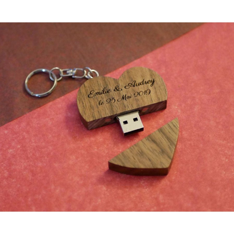 Porte clef USB coeur en bois sombre gravée à personnaliser