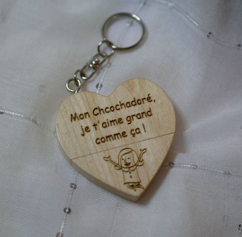 Porte clef USB coeur en bois gravée à personnaliser de 128 Go