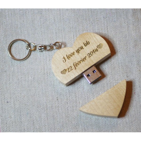 Porte clef USB coeur en bois grav&eacute;e &agrave; personnaliser de 128 Go