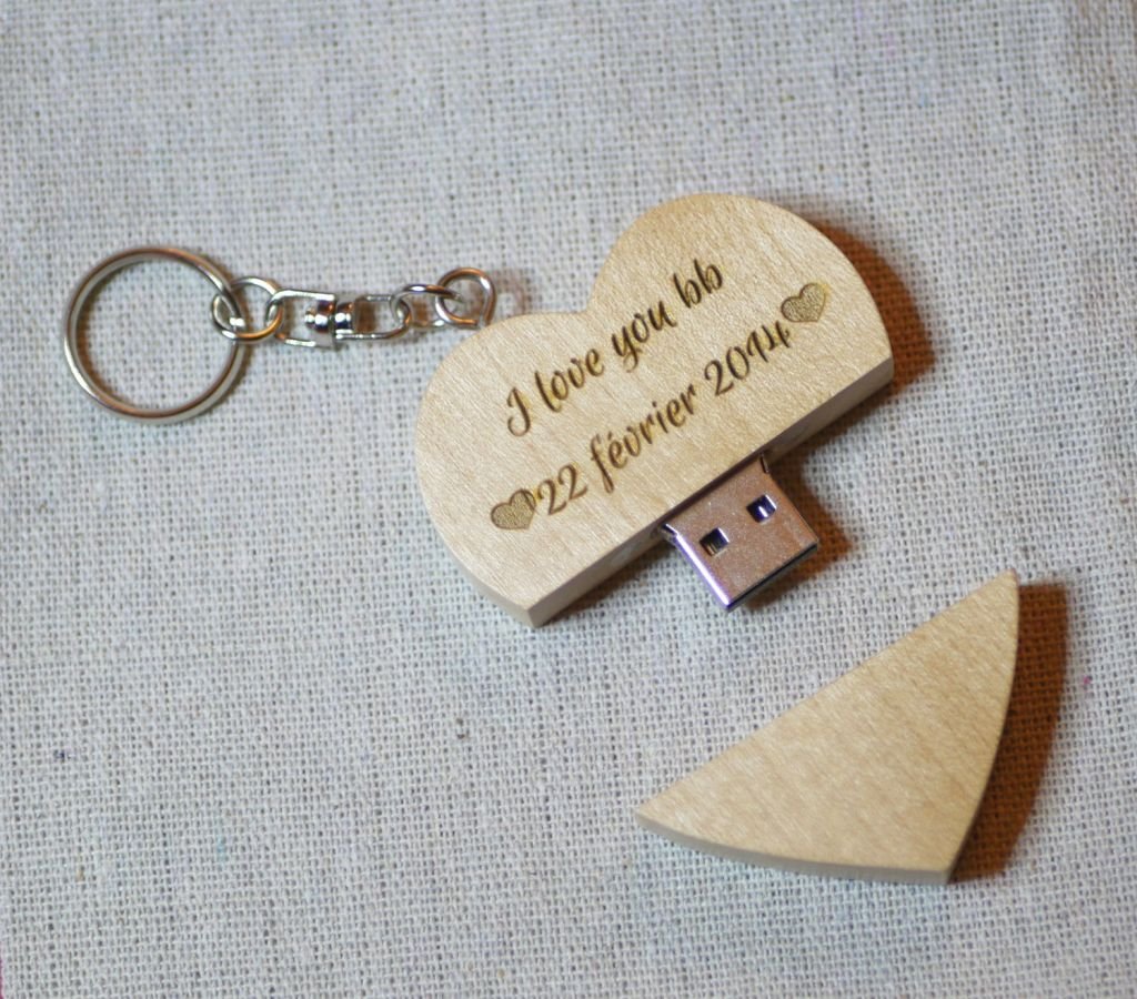 Porte clef USB coeur en bois gravée à personnaliser