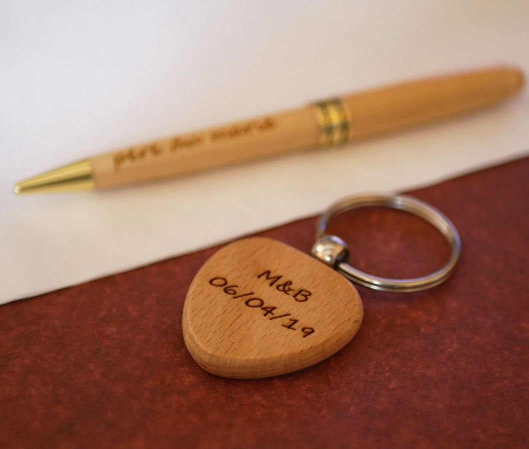 Porte clé en bois Coeur à personnaliser par gravure