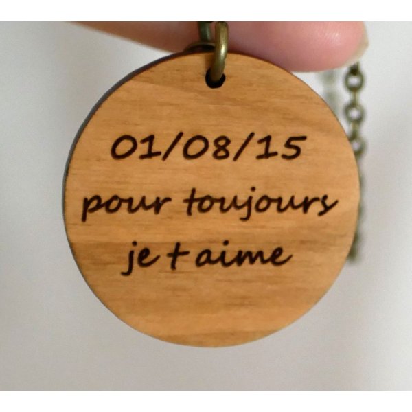 Porte clé perle et breloque au rond en bois merisier à personnaliser par gravure