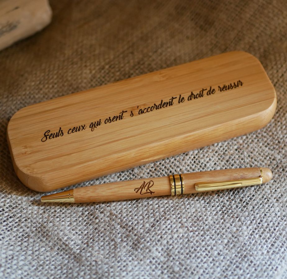 Stylo en bambou gravé dans coffret en bois massif personnalisé