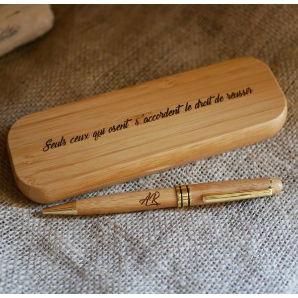 Stylo en bambou gravé dans coffret en bois massif personnalisé