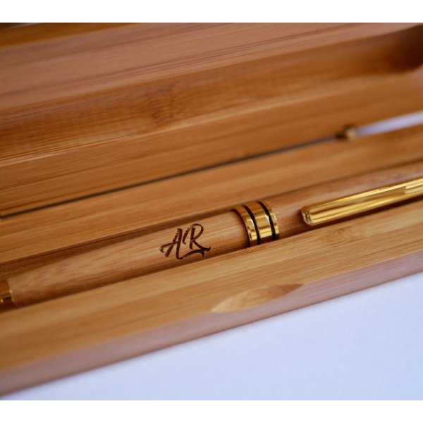 Stylo en bambou gravé dans coffret en bois massif personnalisé