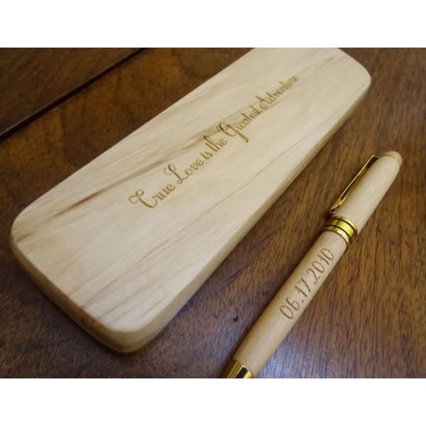 Stylo bois érable gravé dans coffret en bois massif personnalisé