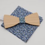 Pochette Liberty Pepper bleu et noeud papillon en bois personnalisable