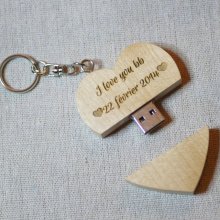 Porte clef USB coeur en bois gravée à personnaliser