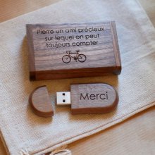 Coffret et Clé Usb 64 Go bois noyer personnalisable