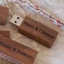 Petite clé USB en bois Noyer gravée à personnaliser