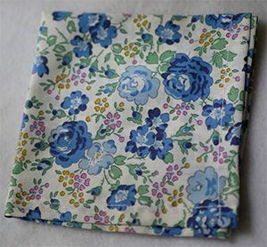 L11-Liberty Felicite bleu+Pochette carrée (+ 10.80 €)