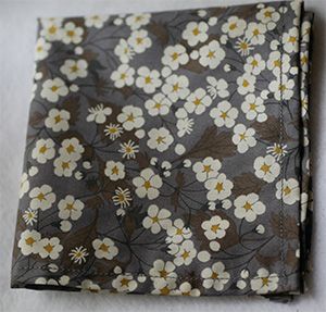 L8-Liberty Mitsi Gris foncé+Pochette carrée (+ 10.80 €)